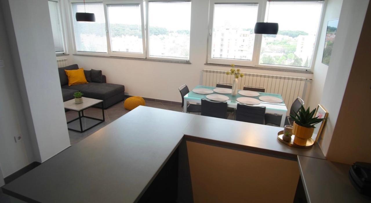 Apartment Flora พูลา ภายนอก รูปภาพ