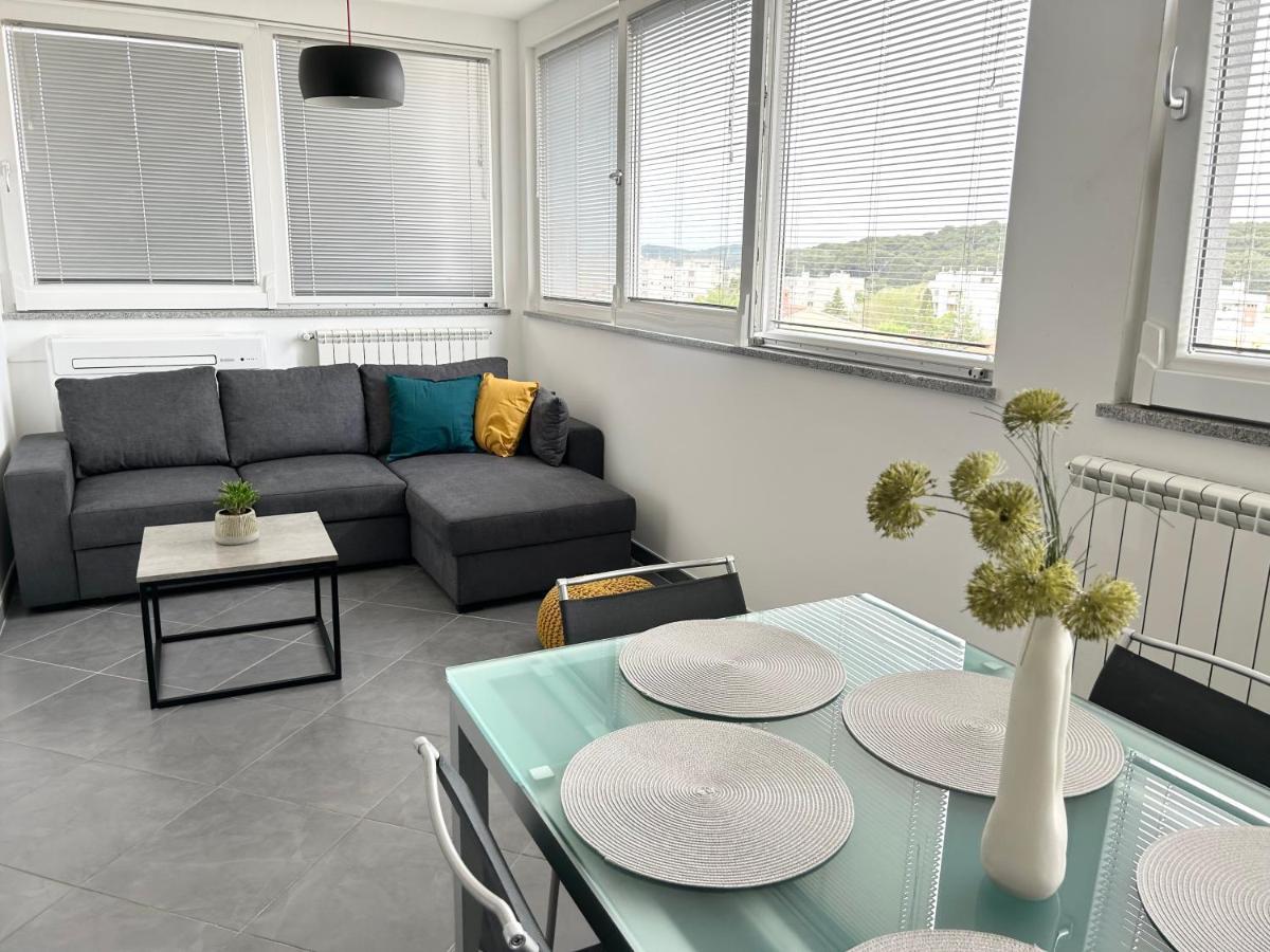 Apartment Flora พูลา ภายนอก รูปภาพ