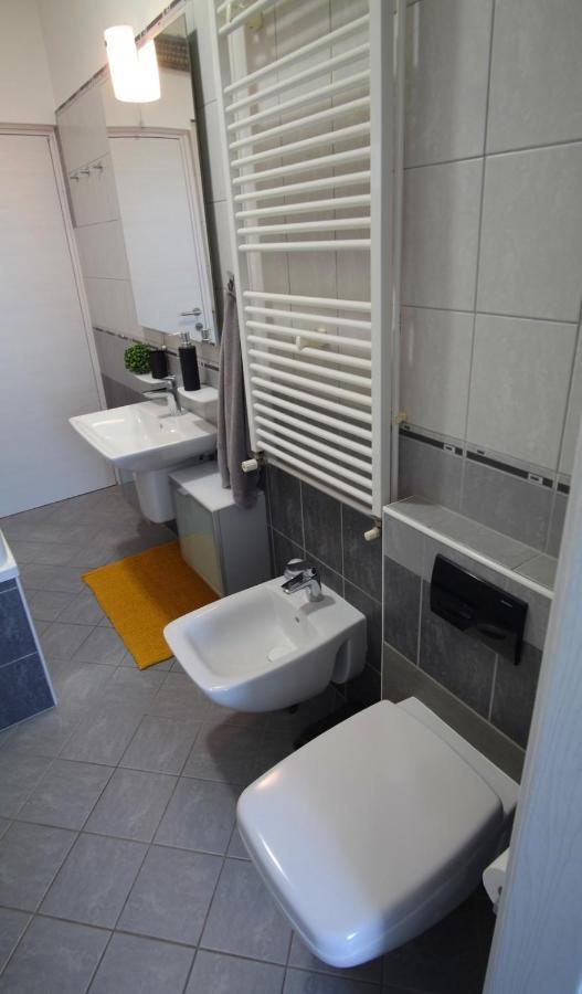 Apartment Flora พูลา ภายนอก รูปภาพ
