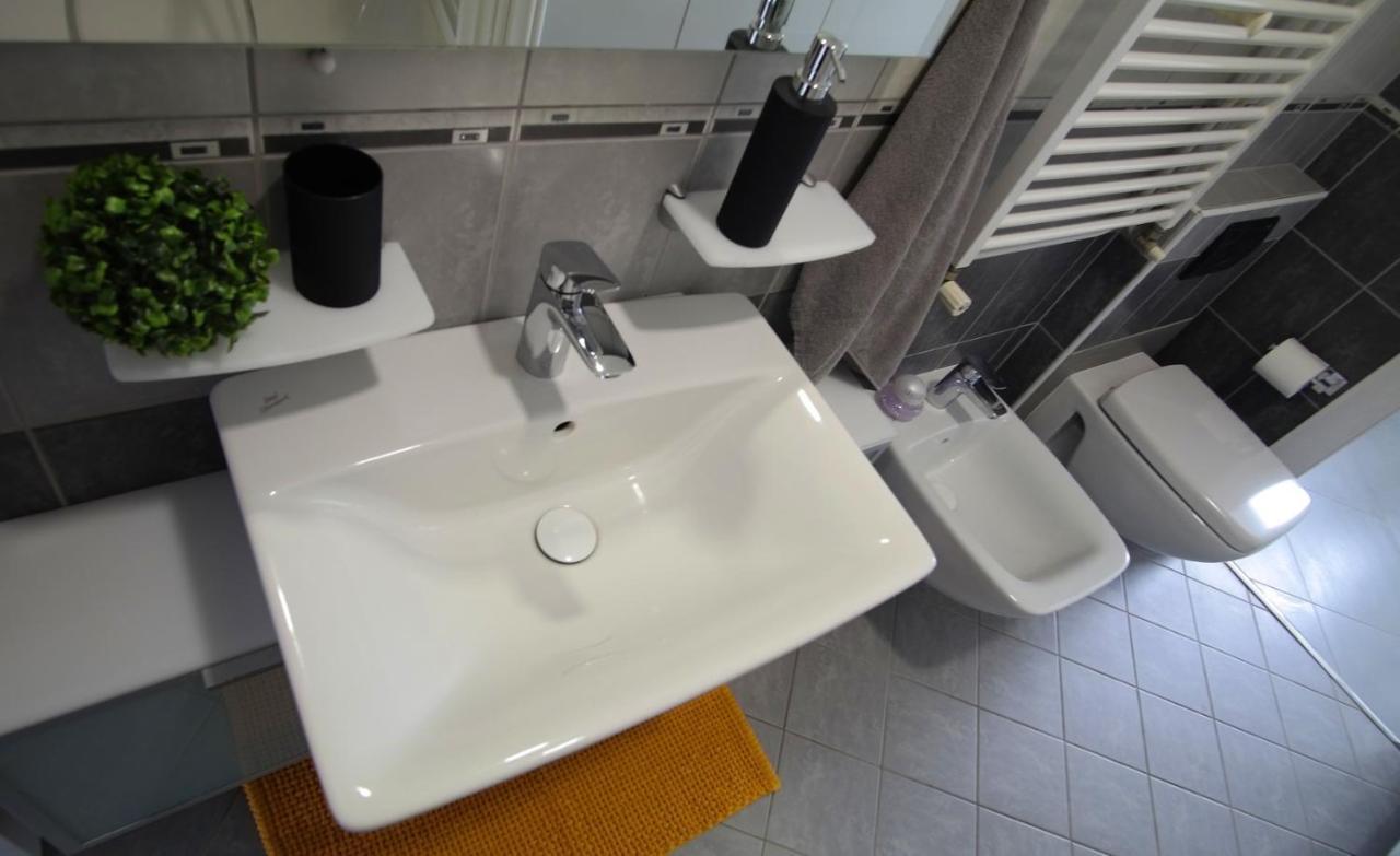 Apartment Flora พูลา ภายนอก รูปภาพ