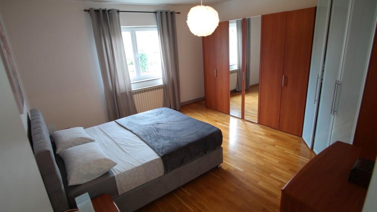 Apartment Flora พูลา ภายนอก รูปภาพ