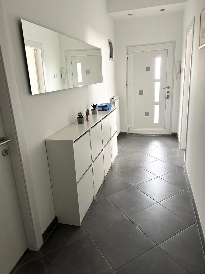 Apartment Flora พูลา ภายนอก รูปภาพ